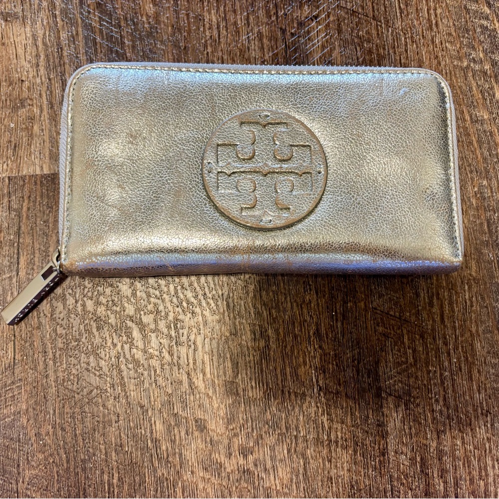Early 2010’s Tory Burch Silver Clutch/Wallet